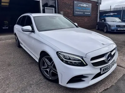 Używany Mercedes C220 AMG line 194 KM (142 kW) 2018 Biały Kombi