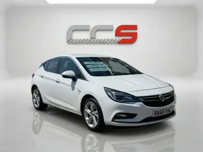 Used Vauxhall Astra SRi 150 HP (110 kW) 2016 White Hatchback