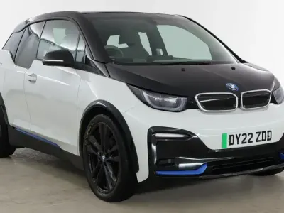 Begagnad BMW i3 Comfort Edition 133 kW (181 HK) 2022 Vit Halvkombi
