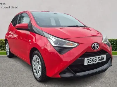 Used Toyota Aygo X-play 72 HP (52 kW) 2020 Red pop Hatchback