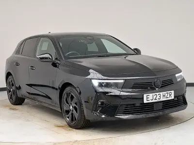 Gebraucht Vauxhall Astra 130 PS (95 kW) 2023 Schwarz Kleinwagen