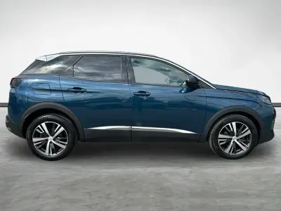 Begagnad Peugeot 3008 Allure+ 129 HK (94 kW) 2023 Blå SUV