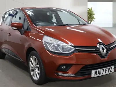 Used Renault Clio Dynamique 90 HP (66 kW) 2017 Red Hatchback