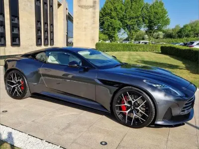 Usado Aston Martin DB12 670 CV (492 kW) 2025 Gris Coupe