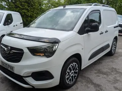 Second-hand Vauxhall Combo Sportive 100 CP (73 kW) 2020 Alb Monovolum