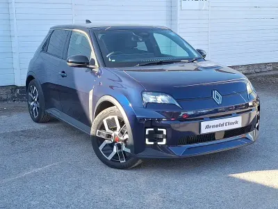 Usado Renault R5 Komfort 110 kW (150 HP) 2026 Azul Citadino