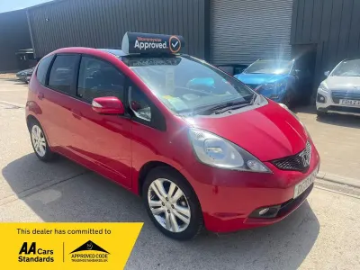 Begagnad Honda Jazz EX 100 HK (73 kW) 2010 Röd Halvkombi