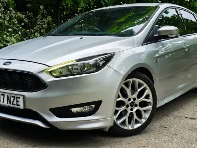 Used Ford Focus ST-Line 125 HP (91 kW) 2017 Silver Hatchback