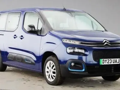 Używany Citroën e-Berlingo Feel 100 kW (136 KM) 2023 Niebieski Minivan
