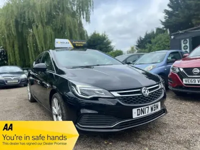 Second-hand Vauxhall Astra SRi 2017 Negru Hatchback