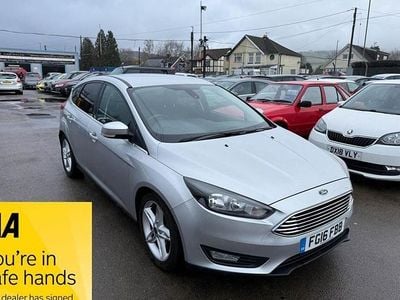 Used Ford Focus Zetec 125 HP (91 kW) 2016 Silver Hatchback