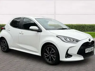 Used Toyota Yaris Design 116 HP (85 kW) 2022 White Hatchback