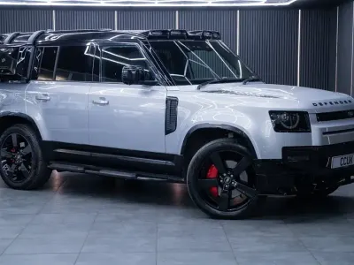 Usado Land Rover Defender HSE Dynamic 250 HP (183 kW) 2022 Prateado SUV