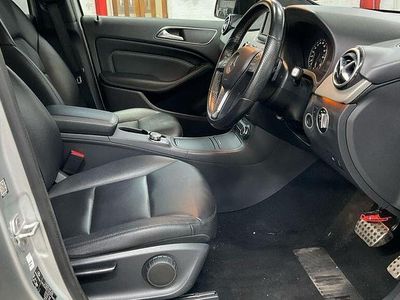 Begagnad Mercedes B180 2014 Silver Minibuss