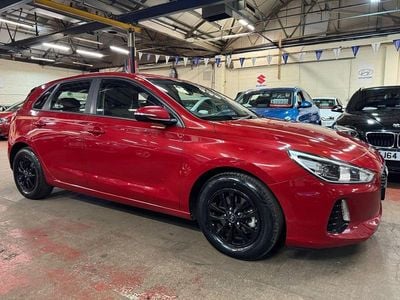 Used Hyundai i30 120 HP (88 kW) 2018 Red Hatchback