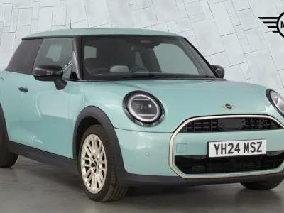 Used Mini Cooper Hatch 154 HP (113 kW) 2024 Green Hatchback