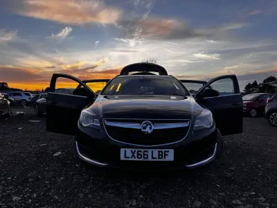 Usado Vauxhall Insignia 2016 Negro Familiar
