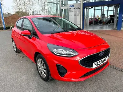Begagnad Ford Fiesta Trend 2023 Röd Halvkombi
