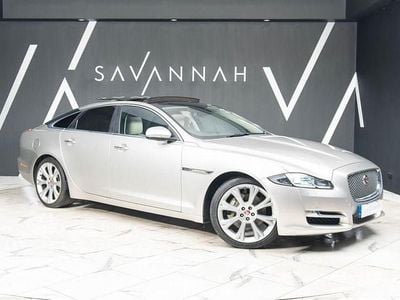 Usado Jaguar XJ Portfolio 300 HP (220 kW) 2017 Dourado Sedan