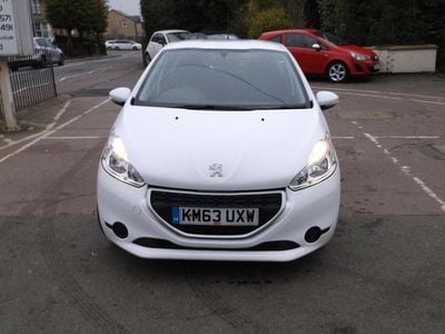 Used Peugeot 208 Access 82 HP (60 kW) 2014 White Hatchback