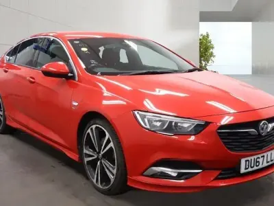 Used Vauxhall Insignia SRi 170 HP (125 kW) 2017 Red Hatchback