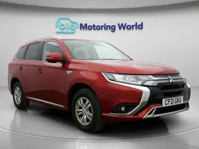 Begagnad Mitsubishi Outlander P-HEV 224 HK (164 kW) 2021 Röd SUV