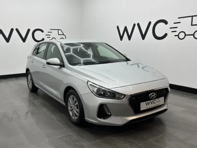 Usado Hyundai i30 SE 110 CV (80 kW) 2018 Plateado Utilitario