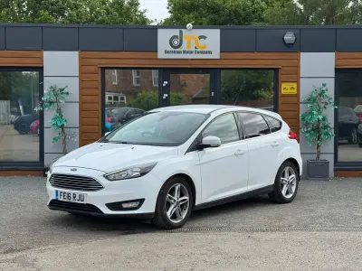 Used Ford Focus Zetec 125 HP (91 kW) 2016 White Hatchback