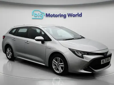 Usado Toyota Corolla 122 HP (89 kW) 2021 Prateado Carrinha