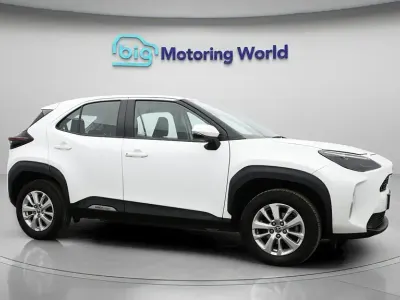 Usado Toyota Yaris Cross 116 HP (85 kW) 2024 Branco SUV