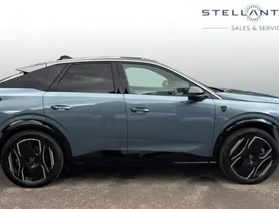 Używany Peugeot e-3008 GT 152 kW (207 KM) 2024 Niebieski SUV