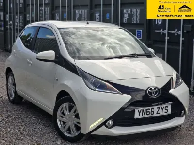 Used Toyota Aygo x-press 68 HP (50 kW) 2016 White Hatchback