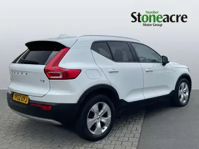 Used Volvo XC40 Momentum 161 HP (118 kW) 2022 White SUV