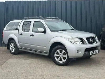 Begagnad Nissan Navara Tekna 2011 Silver Pickup
