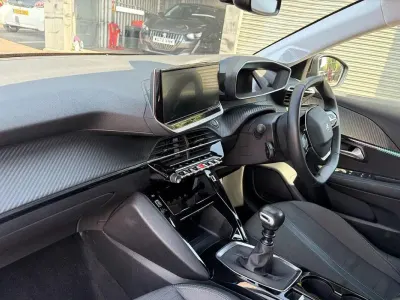 Used Peugeot 208 Allure+ 99 HP (72 kW) 2022 Blue Hatchback
