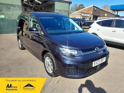 Used VW Caddy Maxi S 122 HP (89 kW) 2023 Blue MPV