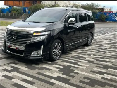 Usado Nissan Elgrand 2024 Marrón Monovolumen