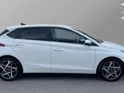 New Hyundai i20 Premium 100 HP (73 kW) 2025 White Hatchback