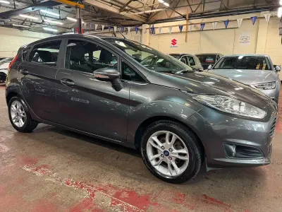 Used Ford Fiesta Zetec 80 HP (58 kW) 2017 Grey Hatchback