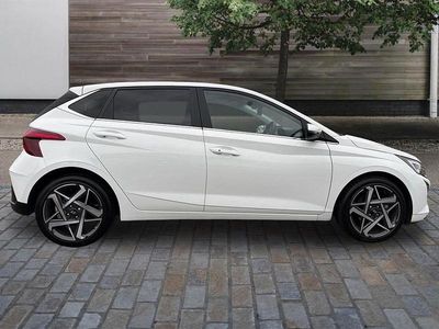 Used Hyundai i20 Ultimate 100 HP (73 kW) 2024 White Hatchback