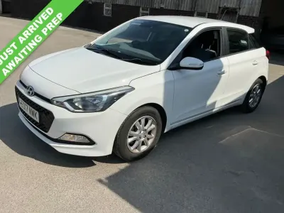 Used Hyundai i20 SE 84 HP (61 kW) 2017 White Hatchback