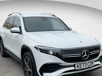 Begagnad Mercedes EQB300 AMG line 167 kW (228 HK) 2023 Vit SUV