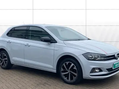 Usado VW Polo Beats 65 HP (47 kW) 2018 Prateado Citadino