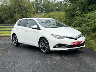 Used Toyota Auris Design 112 HP (82 kW) 2016 White Hatchback