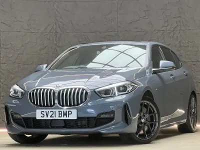Begagnad BMW 120 M Sport 190 HK (139 kW) 2021 Grå Halvkombi