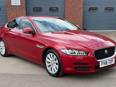 Begagnad Jaguar XE Portfolio 163 HK (119 kW) 2016 Röd Sedan