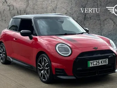 Usado Mini Cooper SE Hatch 158 kW (215 CV) 2025 Rojo Utilitario