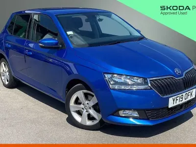 Used Skoda Fabia SE L 81 HP (59 kW) 2019 Race blue metallic Hatchback