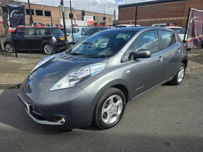 Begagnad Nissan Leaf Acenta 80 kW (109 HK) 2017 Grå Halvkombi