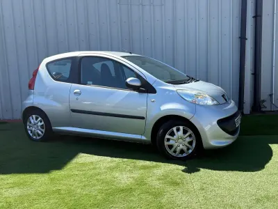 Begagnad Peugeot 107 68 HK (50 kW) 2007 Silver Halvkombi